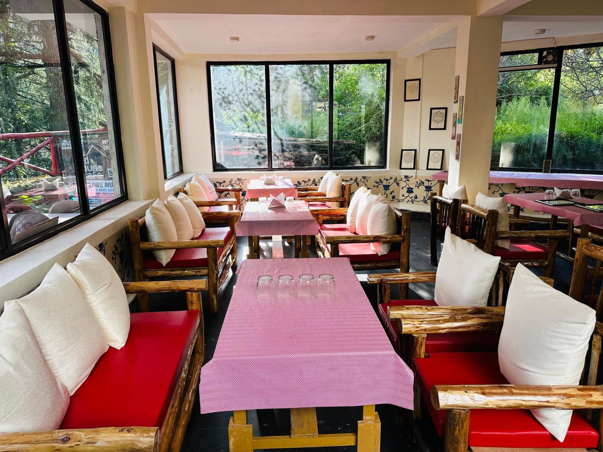 Red House Cafe And Inn Manali  Exterior photo