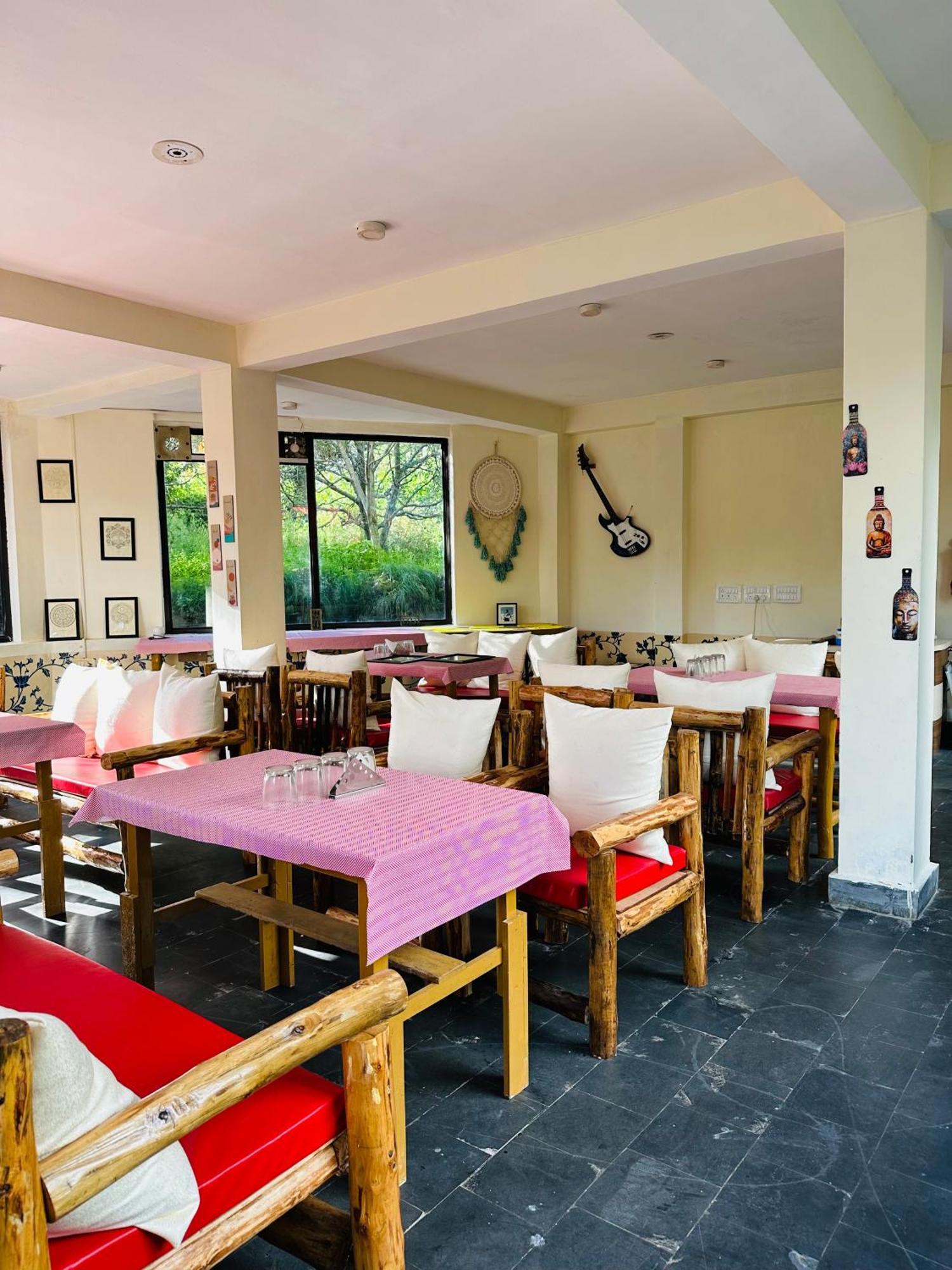 Red House Cafe And Inn Manali  Exterior photo