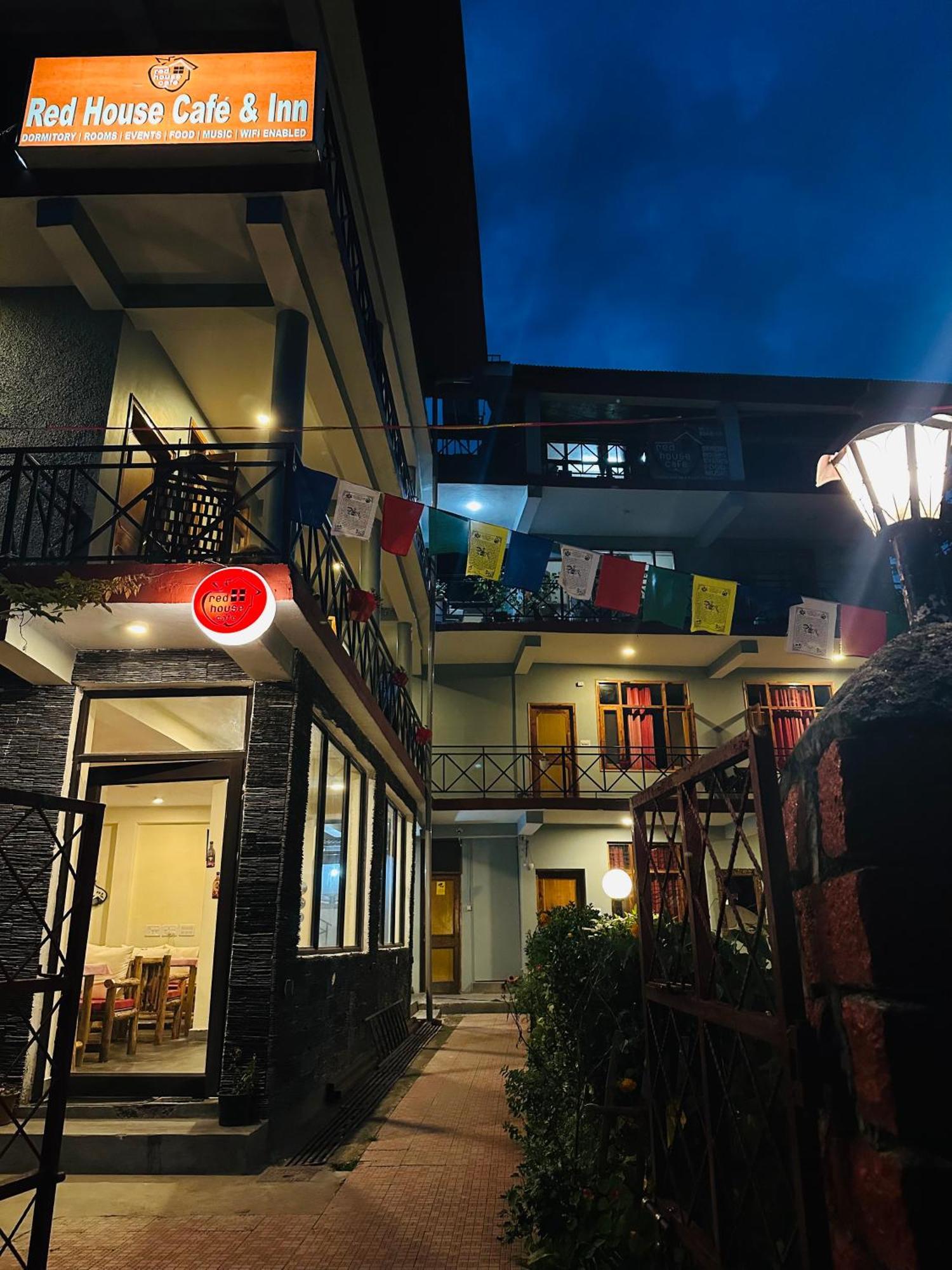 Red House Cafe And Inn Manali  Exterior photo