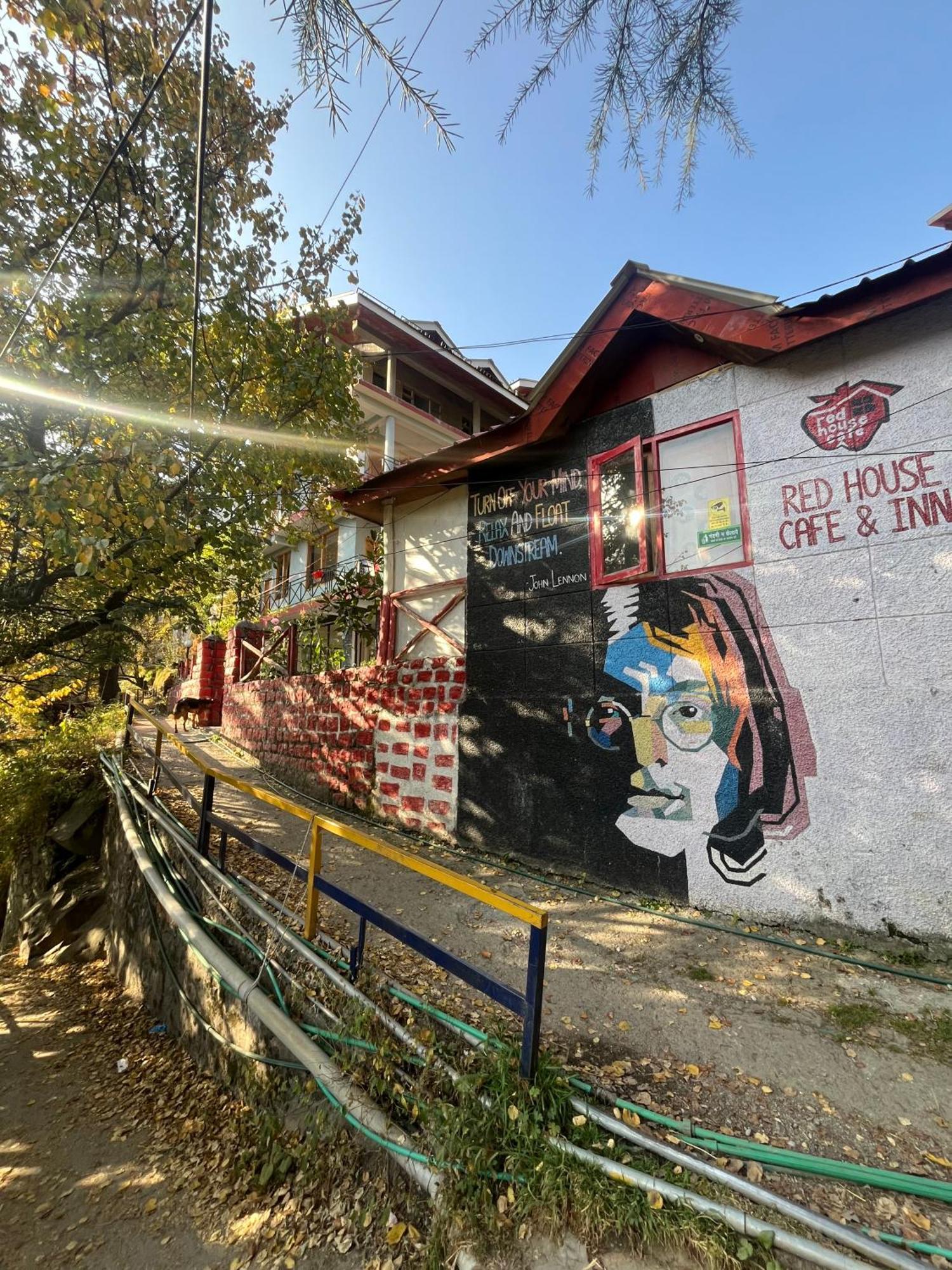 Red House Cafe And Inn Manali  Exterior photo