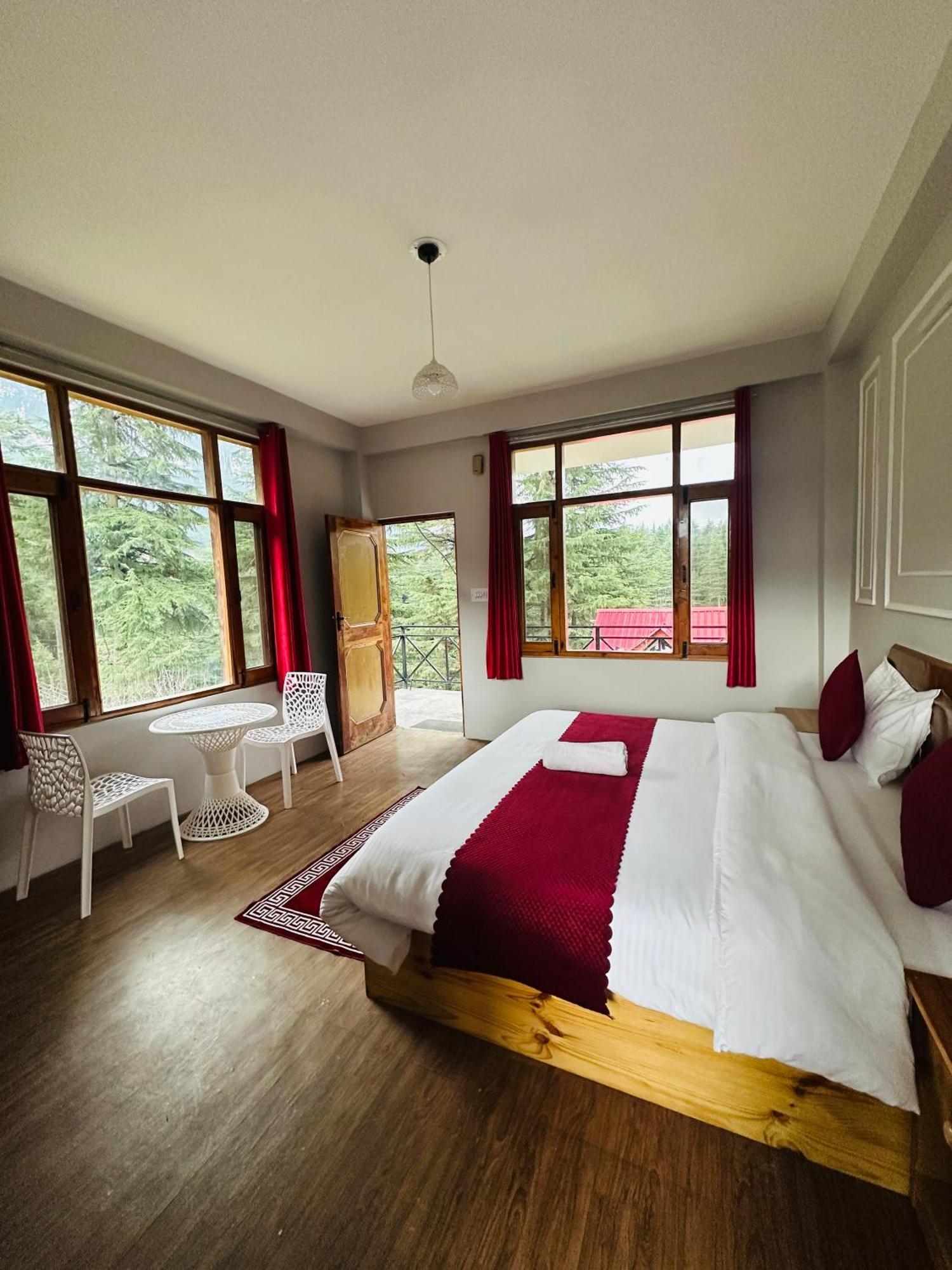 Red House Cafe And Inn Manali  Exterior photo