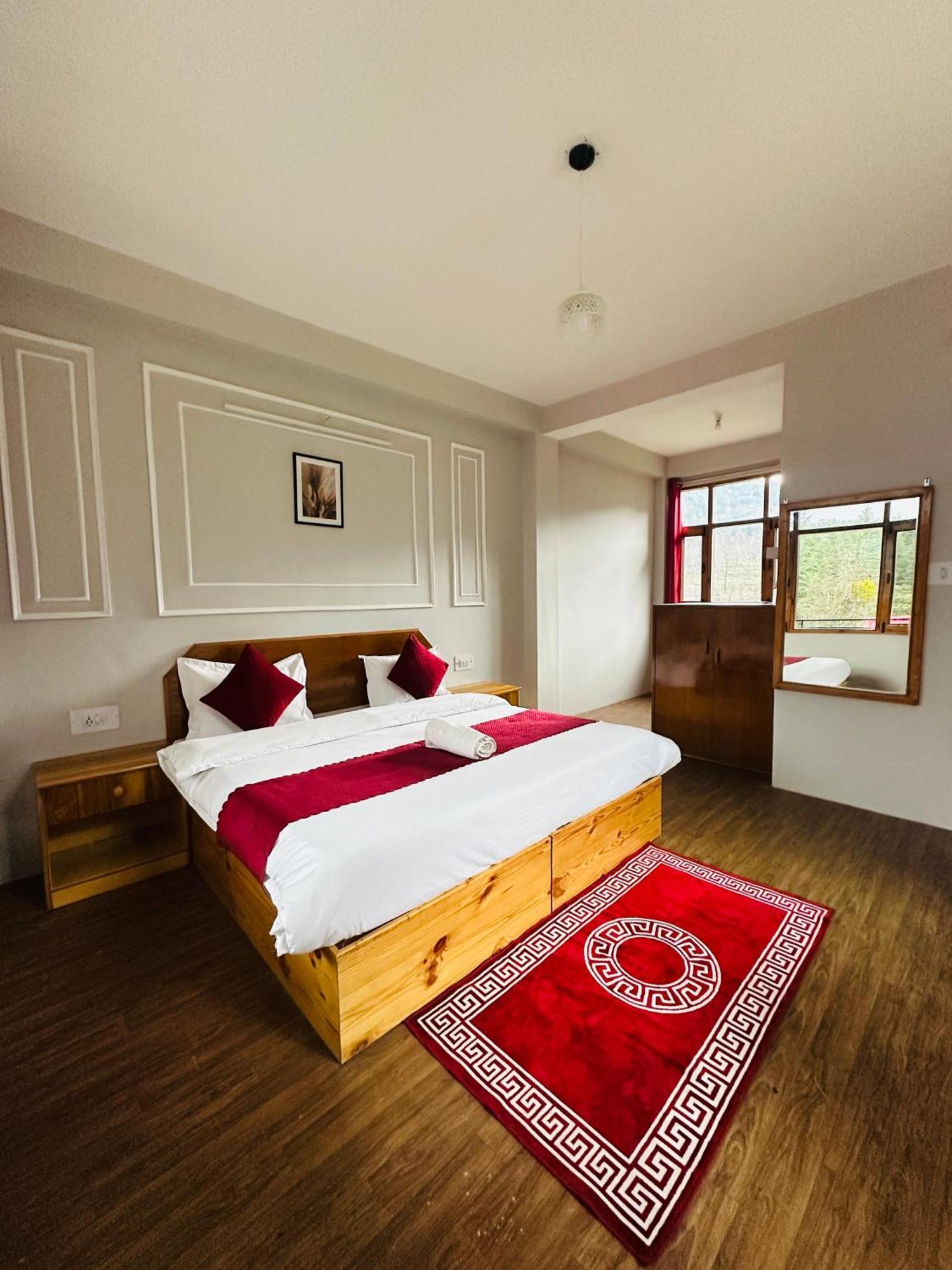 Red House Cafe And Inn Manali  Exterior photo