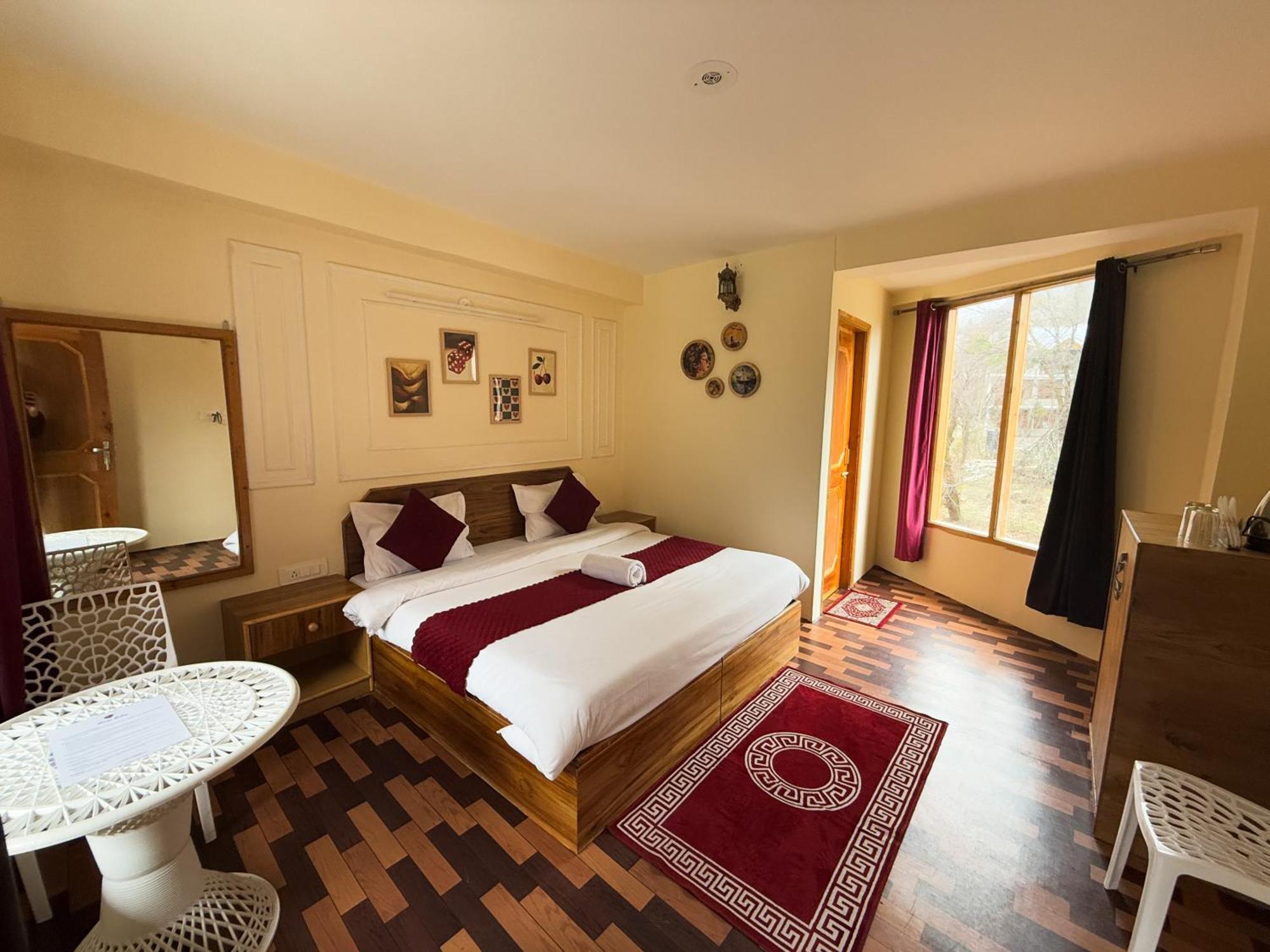 Red House Cafe And Inn Manali  Exterior photo